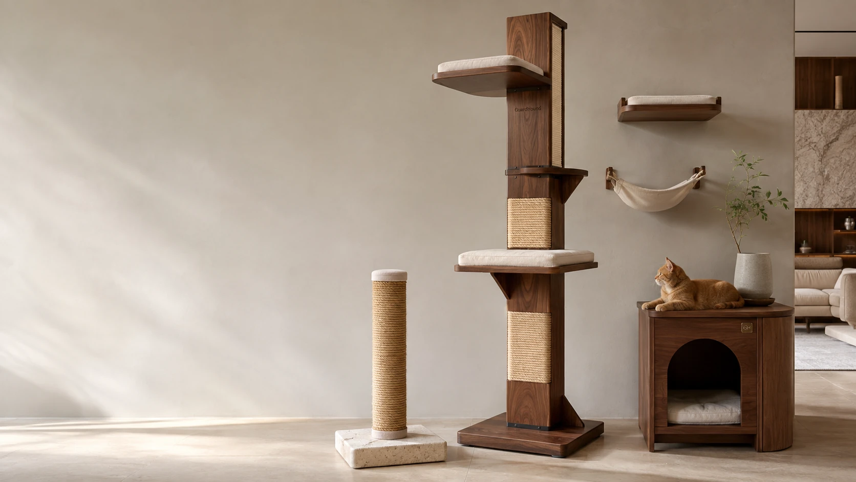 Écosystème de mobilier pour chat dans un salon contemporain premium : arbre à chat en noyer, poteau à griffer en sisal, plateforme murale et table d'appoint-niche intégrée au mobilier